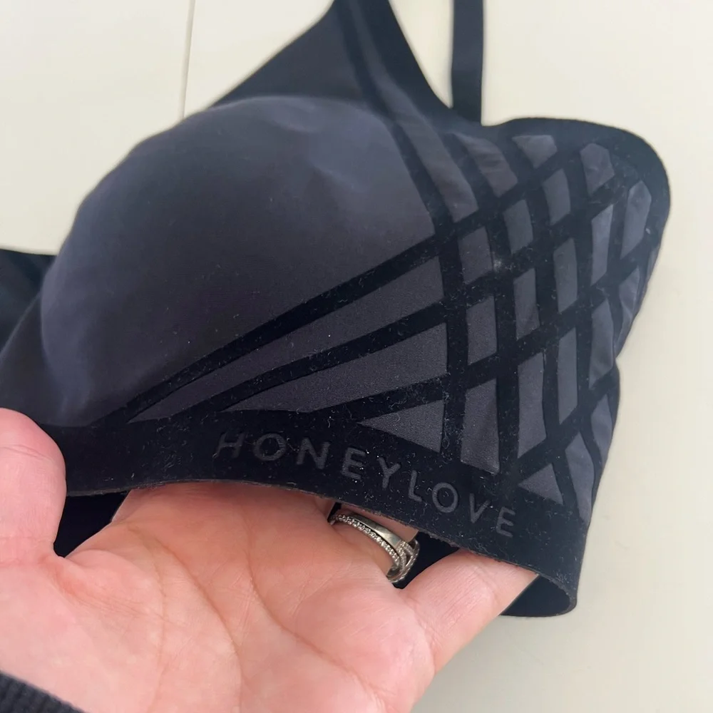 Two Honeylove Silhouette Wireless Seamless Bras‎ Black & Nude Size Large